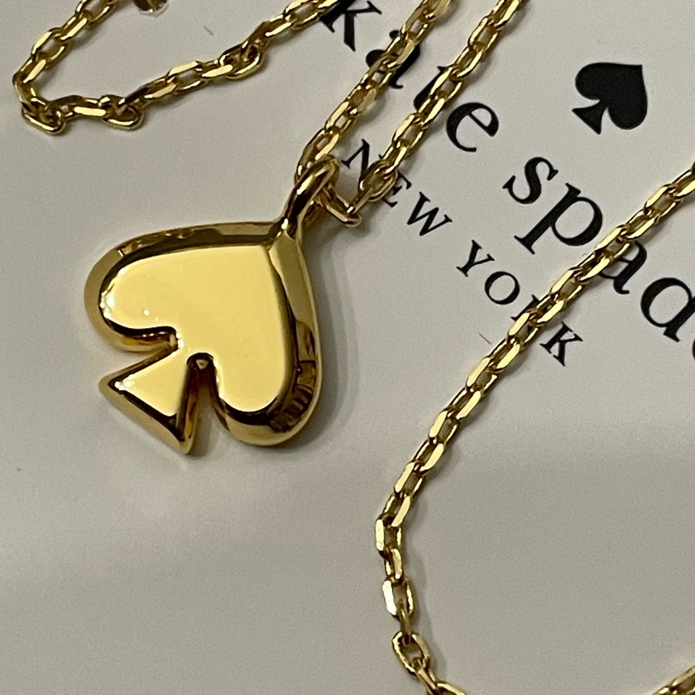 NWT KATE SPADE HOLD TONE SPADE NECKLACE 20” COMES WITHH KATE SPADE POUCH